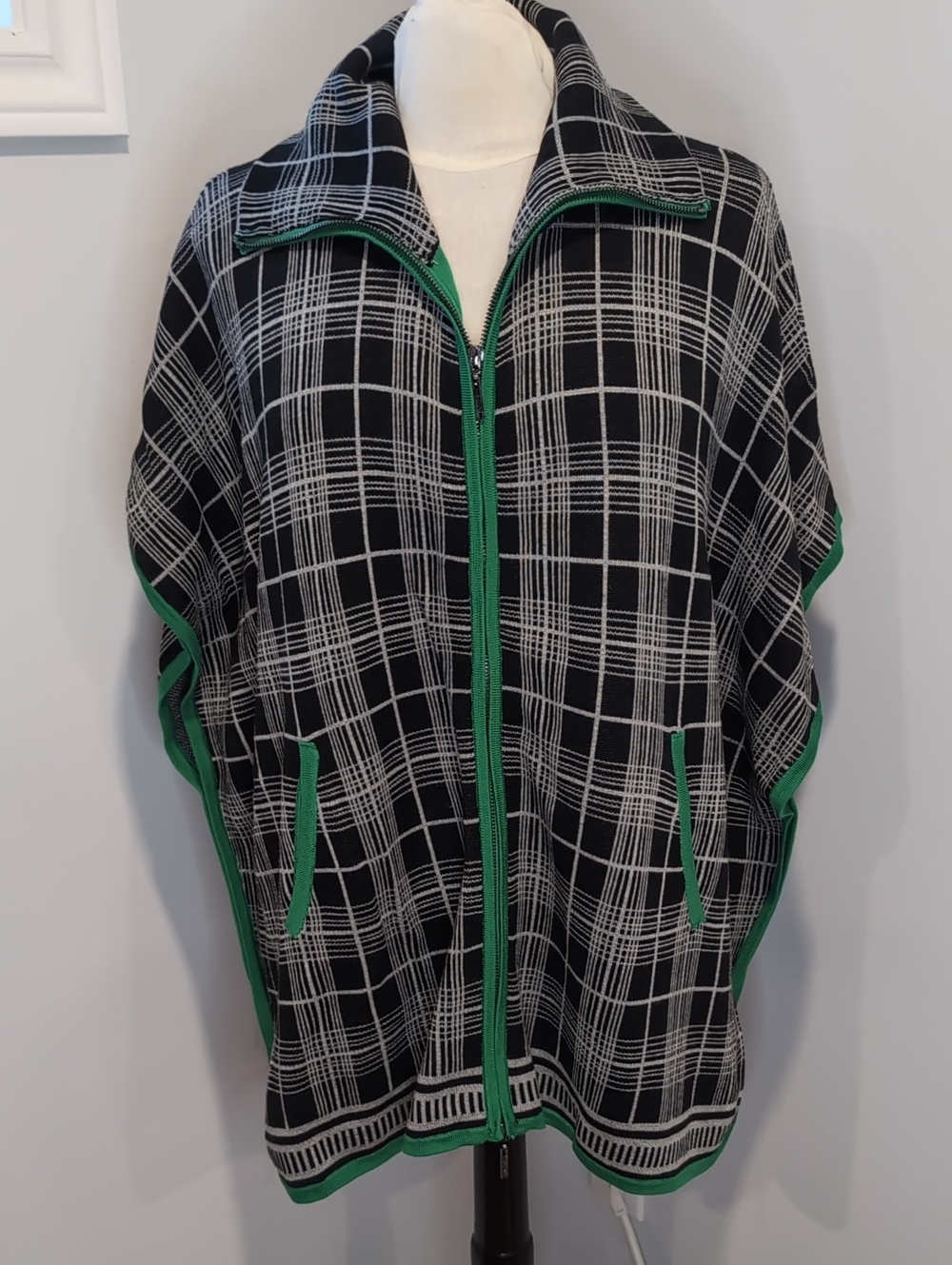 Lyse Spenard Black Plaid Zip-Front Cape Poncho Jacket with Green Trim Large / XL
